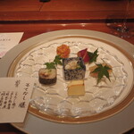 銀座ろくさん亭 - 前菜は、 ・もろこし揚げ ・かれい南蛮漬け ・新丸十蜜煮 ・蛸と貝割浸し ・チーズ西京焼 ・穴子寿司