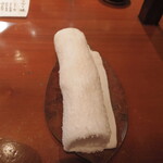 銀座ろくさん亭 - ここで熱いおしぼり登場♪これがまた厚手のタオル生地が最高です