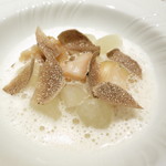 ル・マンジュ・トゥー - オードブル　ツブ貝と冬瓜の白ワイン煮込み  サマートリュフ