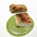 ル・マンジュ・トゥー - ポアソン　淡路産グジのポワレ　エンドウマメのソース