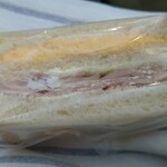 ゆめ酵母 ひげのぱん屋 - サンドイッチ 259円