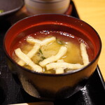 くずし割烹 天ぷら竹の庵 - お味噌汁は想像よりも具がたっぷり！