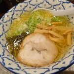 名古屋驛麺通り醐りょう 函館らーめん - 塩らーめん(880円)