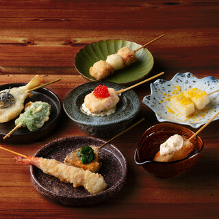 サクッと食感の串揚げ、約20種類