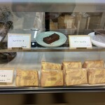 食堂とカフェ つくる - ショーケース内の商品