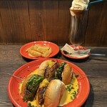 THE GRABBER hamburger pub - 『Toryufu Hollandaise Bacon Cheese Burger¥2,585』
      ※こちらは裏メニューのため通常提供はございません。
      『Coffee Float¥825』