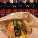 THE GRABBER hamburger pub - 『Toryufu Hollandaise Bacon Cheese Burger¥2,585』
      ※こちらは裏メニューのため通常提供はございません。
      『Coffee Float¥825』