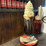 THE GRABBER hamburger pub - 『Toryufu Hollandaise Bacon Cheese Burger¥2,585』
      ※こちらは裏メニューのため通常提供はございません。
      『Coffee Float¥825』