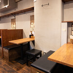 やきとん･地酒こたろう - テーブル席