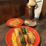 THE GRABBER hamburger pub - 『Toryufu Hollandaise Bacon Cheese Burger¥2,585』
      ※こちらは裏メニューのため通常提供はございません。
      『Coffee Float¥825』
