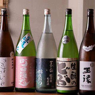日本酒や焼酎に、女性人気のフルーツサワーなど豊富なドリンク