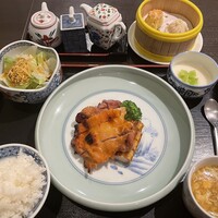 福全徳 香港名菜 - 焼物三種セット+蒸し点心