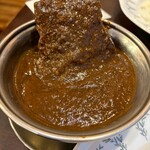 トマト - タンカレーは、はみ出る大きさ。