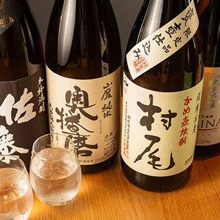 季節の移ろいや料理との相性を考え厳選した日本酒や焼酎
