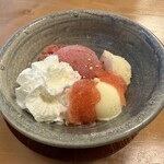 木もれびの里 箏路 - 苺のシャーベット　アイスクリーム添え450円