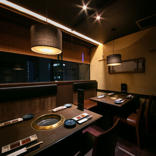 個室の焼肉店。接待・会社宴会に最適、黒毛和牛をゆったりと。