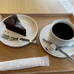 食堂とカフェ つくる - ガトーショコラとコーヒー