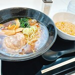 レイトカフェ - 荒節醤油ラーメンセット（盛り付けは綺麗です。）