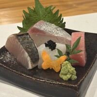 魚と炭と鉄板と ととと - お造り盛り合わせ（かんぱち、さわら、紋甲いか、本鮪）