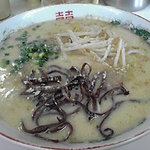 Taikouramen - ラーメン４８０円 ﾜﾝｺｲﾝ未満で素晴らしく、濃厚な豚骨成分も立派！