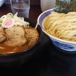 特製味噌つけ麺全部のせ：今回は麺大盛り（無料）で