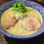 麺や而今 - 白湯のﾄﾘﾄﾝ：塩
      (期間限定 2014/08)