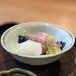 茜坂大沼 - お造り イサキ・アオリイカ・初ガツオ・藻塩