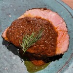 ワインとスパイス小料理 Dal Mellow - ここ以上に豚肉を最強に仕立ててくれるお店を見つけられる気がしない。豚ちゃん×ソース×ワインが強すぎンゴ