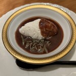 虎白 - デザート・ココナッツのシャーベット、炊いた小豆、ジュンサイ　　出された時にカレーかと思った(*^^*)