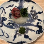 虎白 - 牛肉をさっと焼いて　　右・おかひじき　