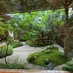 虎白 - 個室から見えるお庭　　落ち着きます(^^)