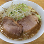 ラーメン二郎 - ラーメン 700円　麺半分・ニンニク・カラメ・アブラ