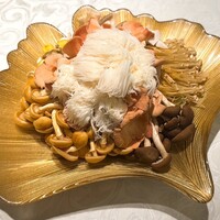 御膳房 六本木店 - 雲南キノコ地鶏火鍋