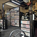 鶴商文庫 - 本が並ぶ店内