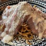 HUB - ローストビーフと香味野菜のごちそうボロネーゼ