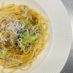 トラットリア たにぐち - スパゲッティ　しらすとブロッコリーのアーリオオーリオ