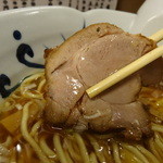浅草名代らーめん 与ろゐ屋 - しっとりとしたチャーシュー