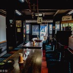 ヨコクラうどん - 古いけど綺麗な飲食スペース