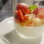 トラットリア たにぐち - パンナコッタ　イタリア風フルーツポンチ添え
