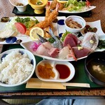 山水 - 刺身、エビフライ定食