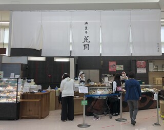 오카시도코로 하나오카 가루이자와점 - 츠루야 가루이자와점 안에 있습니다.