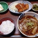 源氏庵 - 日替り冷し肉そばセット（チキンカツ）700円