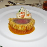 和牛フィレ肉のパイ包み焼き　モー産マスタード風味のベルシーソース