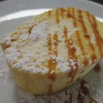 小さな街の食堂 cafe MISTY - セットのデザートは、キャラメルソースのロールケーキ