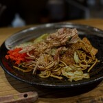法善寺横丁 やき然 - たまらず追加した「ソース焼きそば」 (n´v`n)