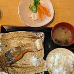 めしと純米別邸 二条市場 でめきん - 紅鮭焼定食セット