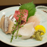 藤吉 - 本日のおまかせ竹(3000円)のお刺身。新さんま、まぐろ、あいなめ、たこ