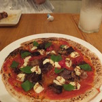 串酒場チチカブ - やわらかチャーシュートマトピザ：780円(’14.08月①)