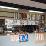 道の駅かみおか 茶屋っこ一里塚 - 向かって右側にあるレストランとは別に、簡単に麺類など販売しているお店