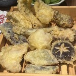 魚河岸酒場 FUKU浜金 - 天ぷら180円てんこ盛り